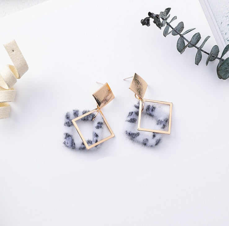 Diamond-Shaped Metallic Leopard Print Earrings